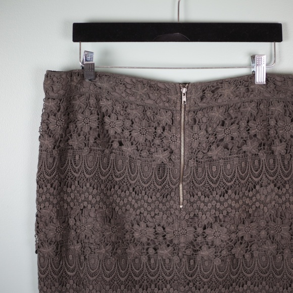 American Eagle Lace Mini Skirt - Picture 3 of 5